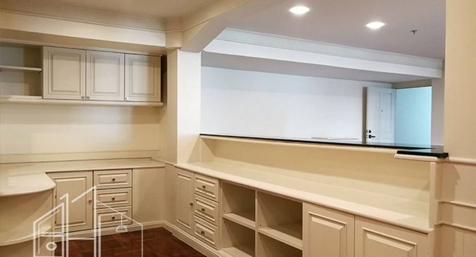 Apartamento en alquiler de 3 habitaciones en Khlong Toei, Bangkok