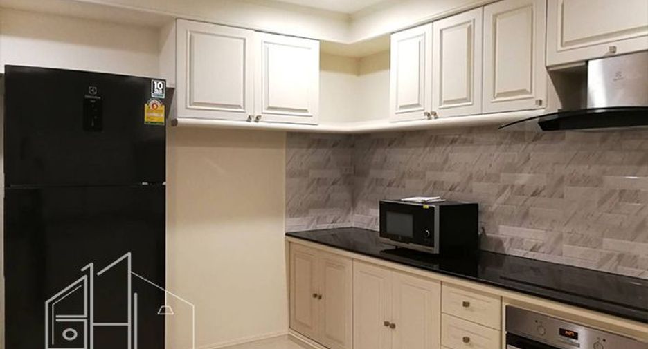Apartamento en alquiler de 3 habitaciones en Khlong Toei, Bangkok