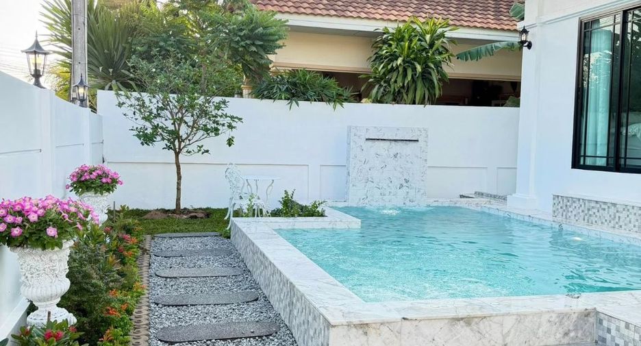 For sale 4 bedrooms villa in East Pattaya, Pattaya
