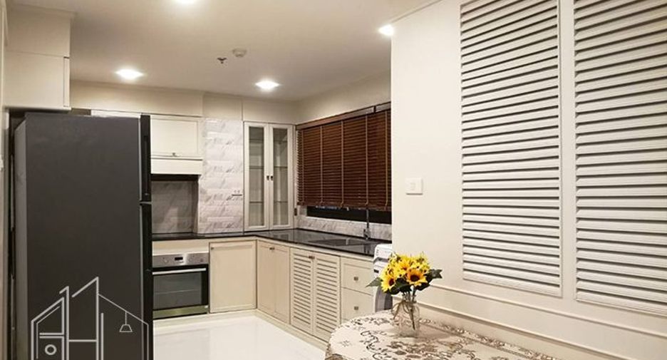 Condo en alquiler de 3 habitaciones en Khlong Toei, Bangkok