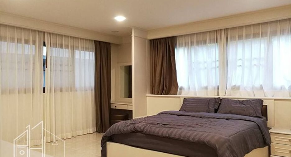 Condo en alquiler de 3 habitaciones en Khlong Toei, Bangkok