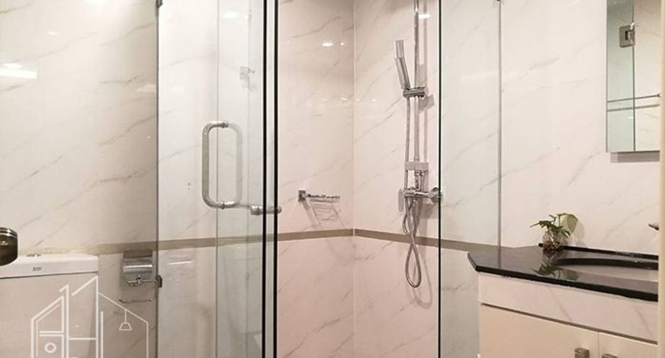 Condo en alquiler de 3 habitaciones en Khlong Toei, Bangkok