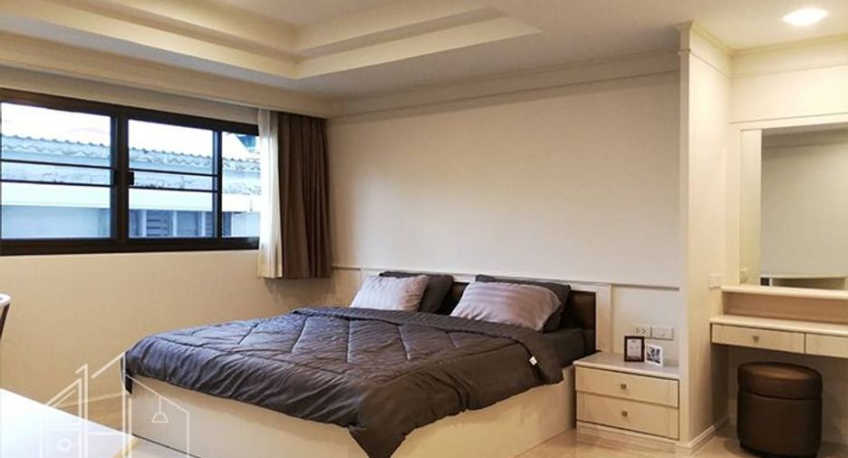 Condo en alquiler de 3 habitaciones en Khlong Toei, Bangkok