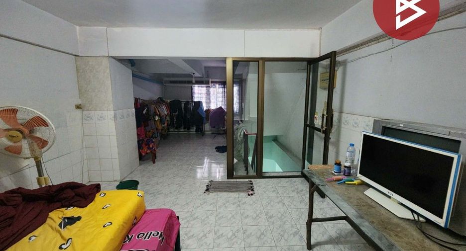 For sale 2 bedrooms townhouse in Thap Than, Uthai Thani