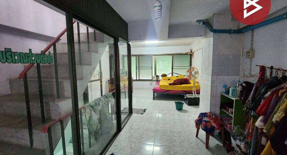 For sale 2 bedrooms townhouse in Thap Than, Uthai Thani