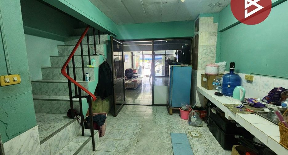 For sale 2 bedrooms townhouse in Thap Than, Uthai Thani