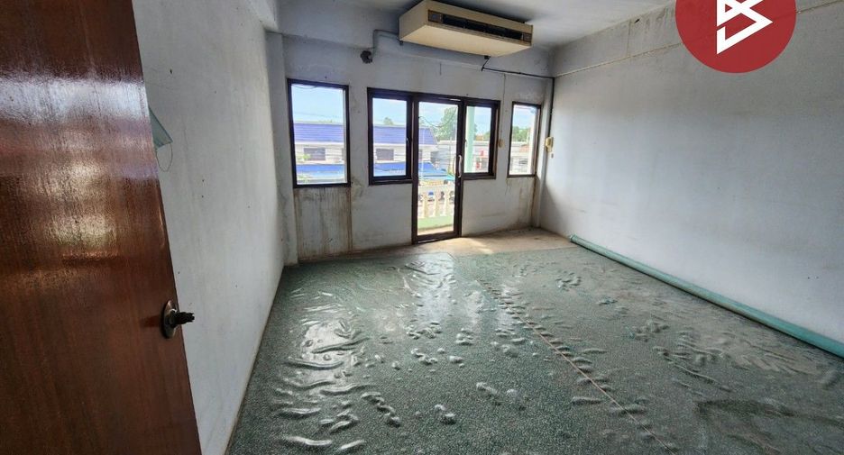 For sale 2 bedrooms townhouse in Thap Than, Uthai Thani