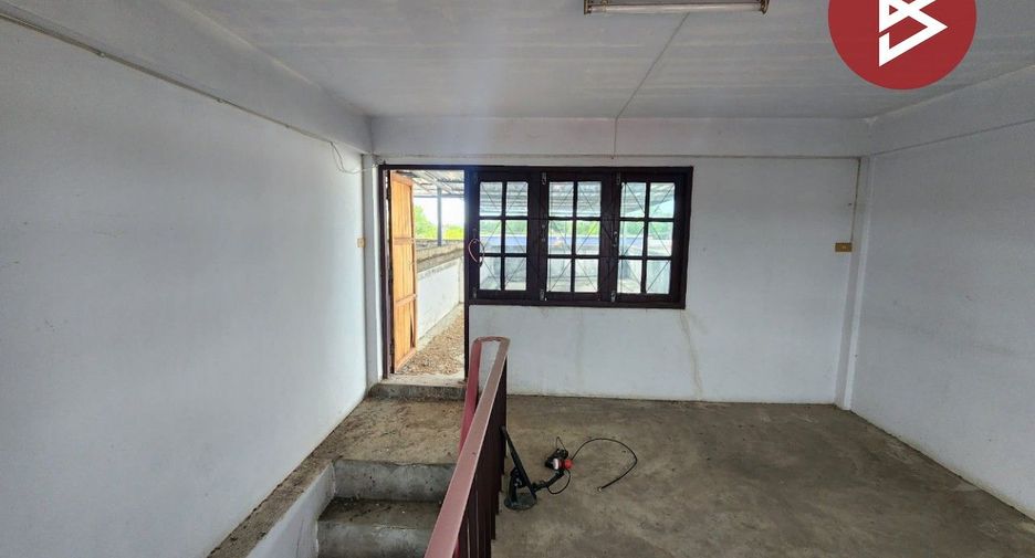 For sale 2 bedrooms townhouse in Thap Than, Uthai Thani