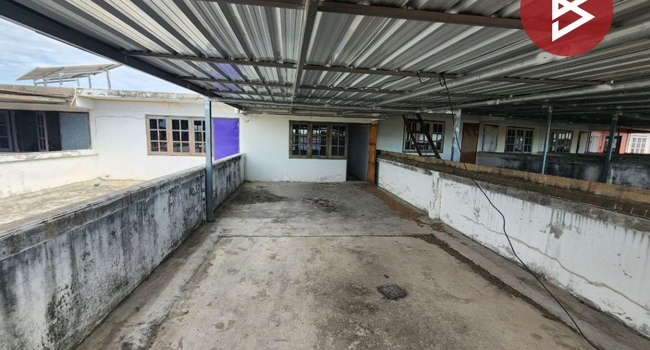 For sale 2 bedrooms townhouse in Thap Than, Uthai Thani