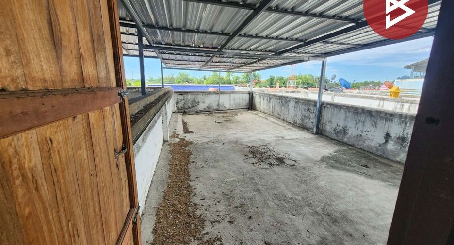 For sale 2 bedrooms townhouse in Thap Than, Uthai Thani