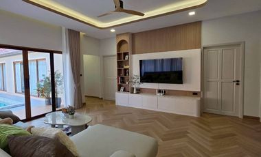Villa en alquiler de 4 habitaciones en Huay Yai, Pattaya