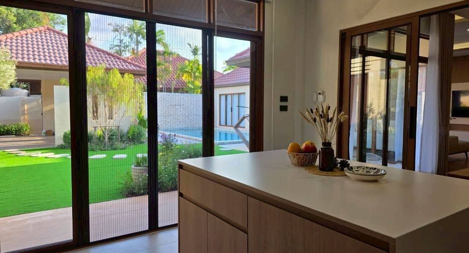 Villa en alquiler de 4 habitaciones en Huay Yai, Pattaya