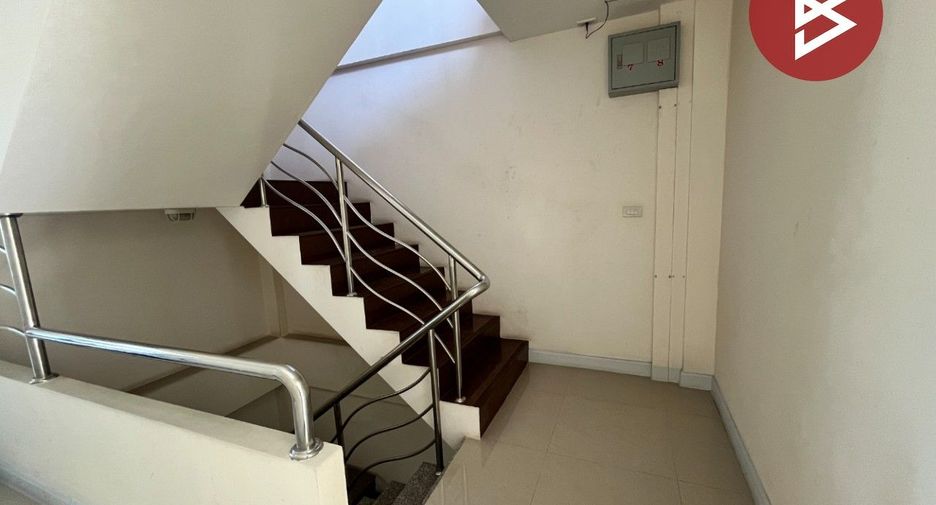 À vendre 9 chambres maison de ville à Mueang Nonthaburi, Nonthaburi