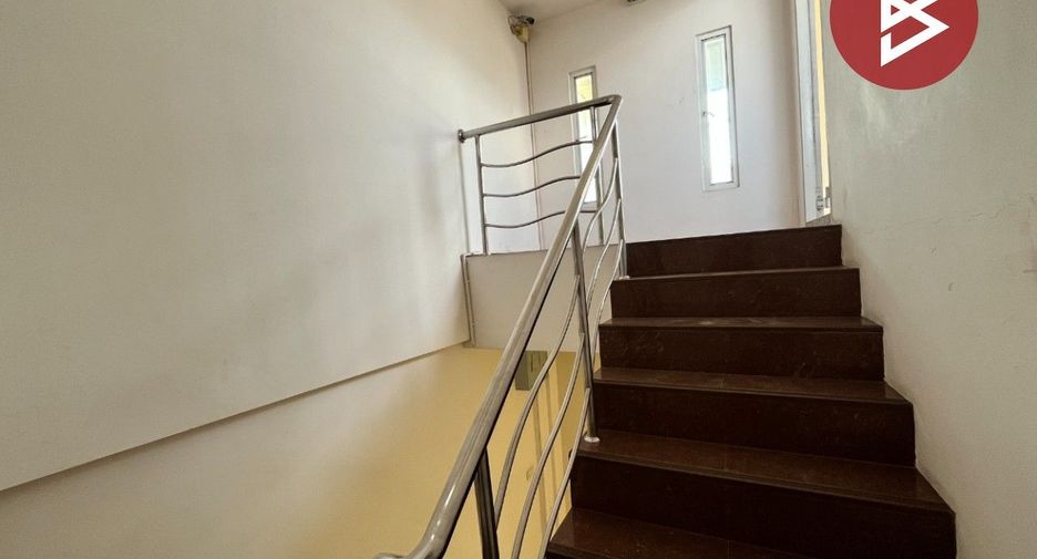 À vendre 9 chambres maison de ville à Mueang Nonthaburi, Nonthaburi