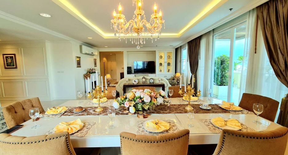 For rent 4 bedrooms condo in Khlong Toei, Bangkok