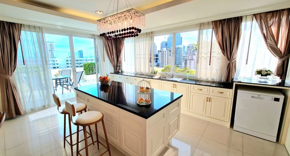 For rent 4 bedrooms condo in Khlong Toei, Bangkok