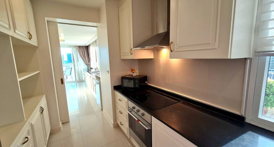 For rent 4 bedrooms condo in Khlong Toei, Bangkok