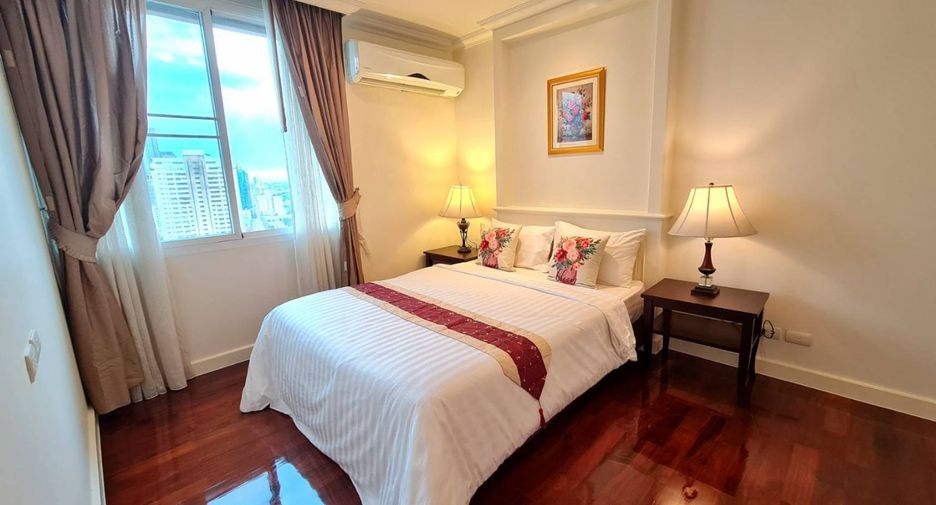 For rent 4 bedrooms condo in Khlong Toei, Bangkok