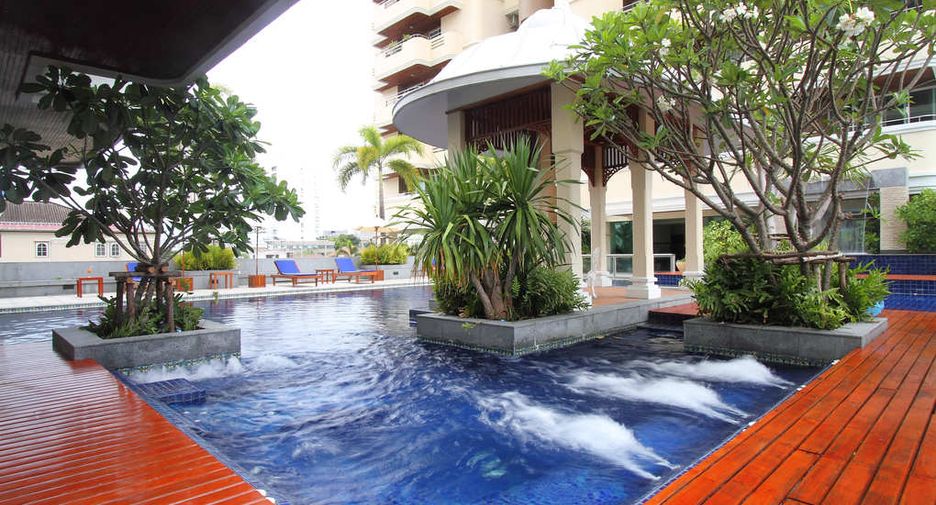 For rent 4 bedrooms condo in Khlong Toei, Bangkok