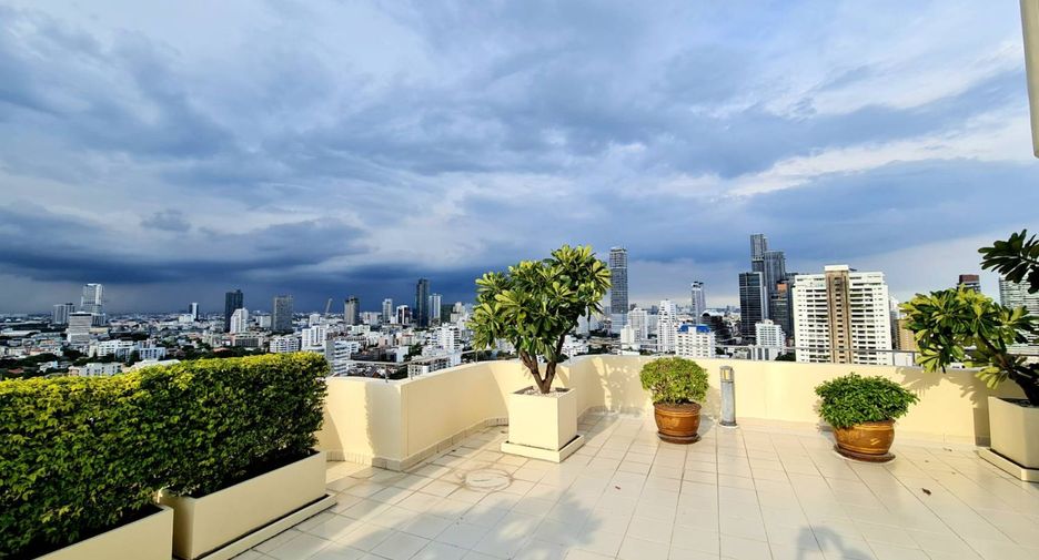For rent 4 bedrooms condo in Khlong Toei, Bangkok