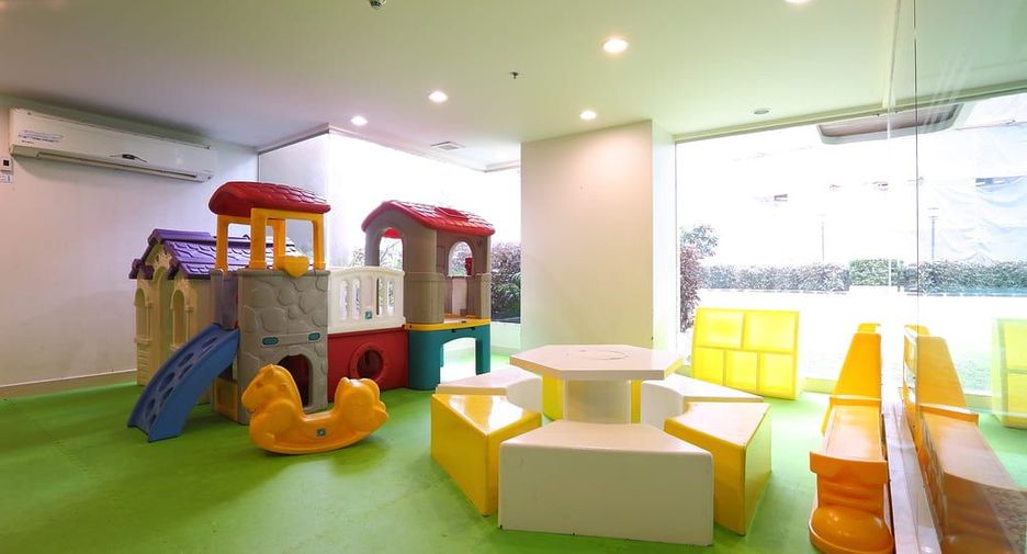 For rent 4 bedrooms condo in Khlong Toei, Bangkok