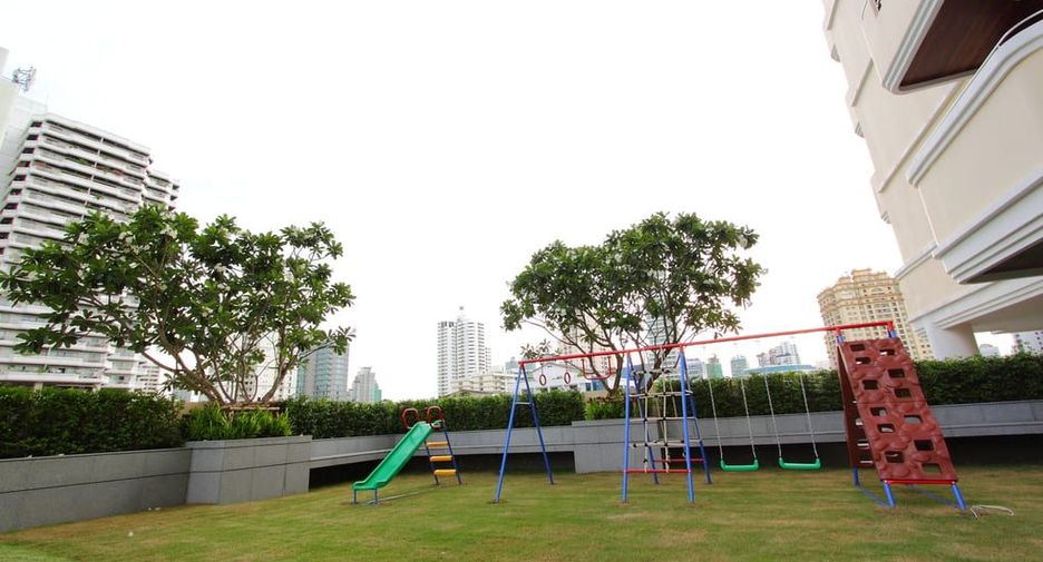 For rent 4 bedrooms condo in Khlong Toei, Bangkok