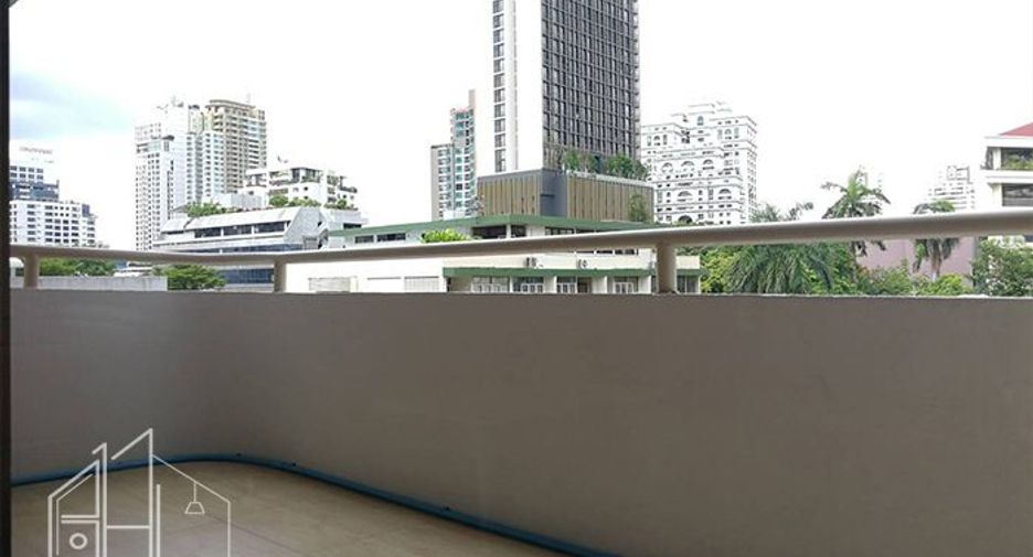 For rent 2 bedrooms apartment in Khlong Toei, Bangkok