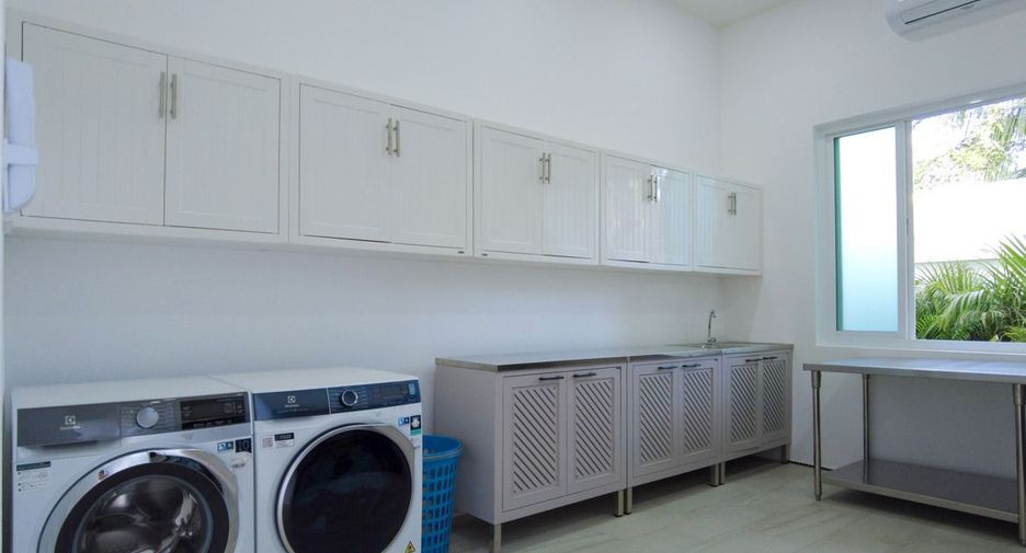 For sale 4 bedrooms house in East Pattaya, Pattaya