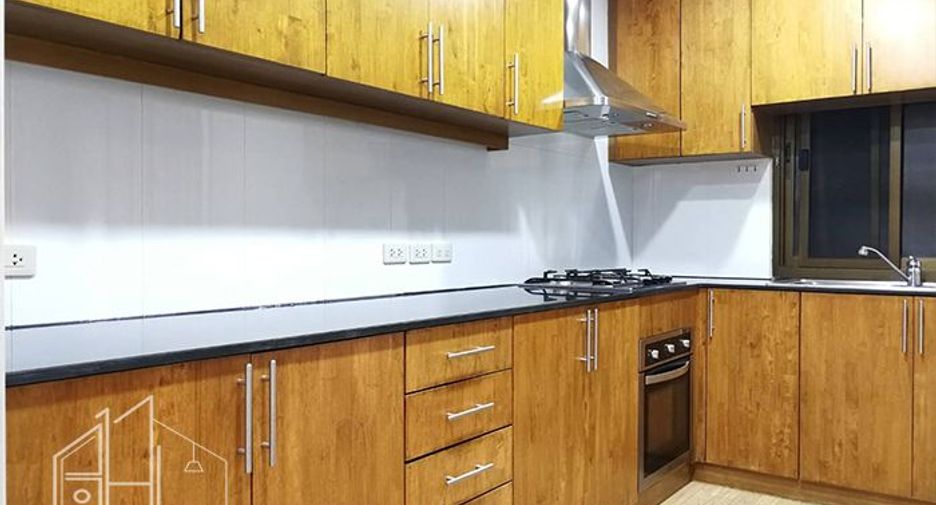 For rent 3 ベッドルーム condo in Khlong Toei, Bangkok