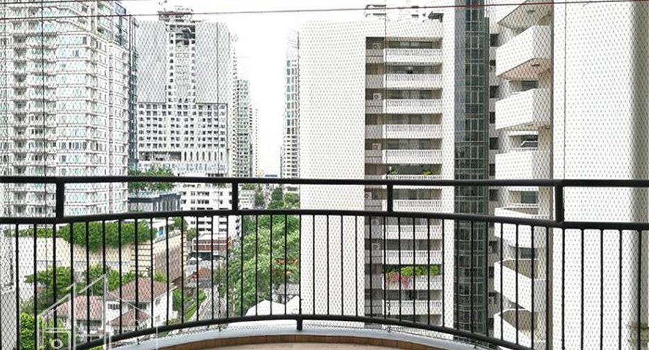 For rent 3 ベッドルーム condo in Khlong Toei, Bangkok