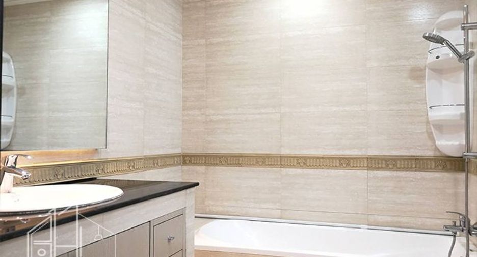 For rent 3 ベッドルーム condo in Khlong Toei, Bangkok