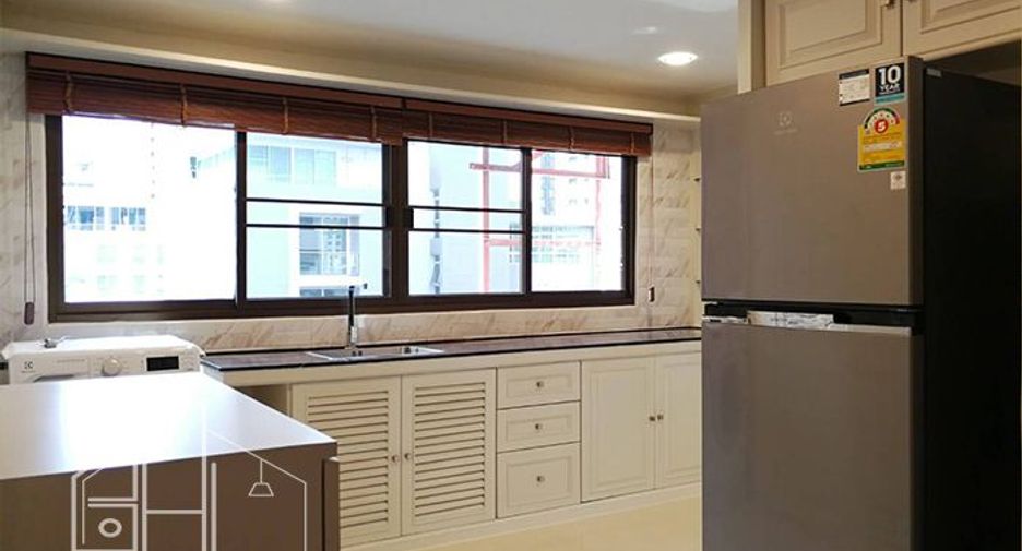 For rent 2 bedrooms condo in Khlong Toei, Bangkok