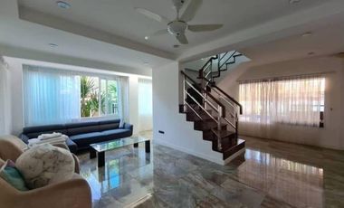 À louer et à vendre 4 chambres maison à East Pattaya, Pattaya