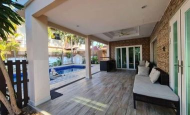 À louer et à vendre 4 chambres maison à East Pattaya, Pattaya