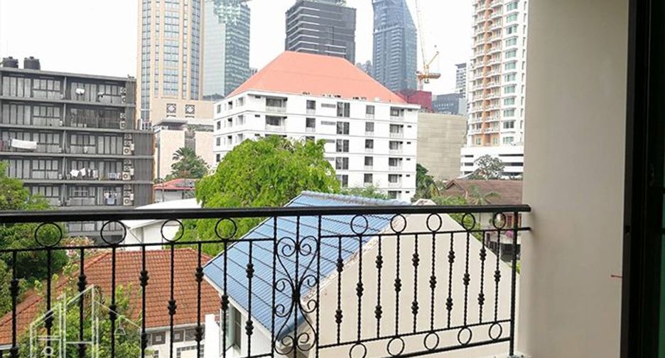 For rent 2 bedrooms condo in Khlong Toei, Bangkok