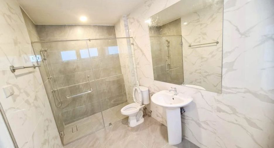 Haus zur Miete und zum Kauf mit 3 Zimmer in Si Racha, Chonburi