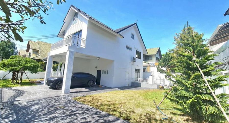 Haus zur Miete und zum Kauf mit 3 Zimmer in Si Racha, Chonburi
