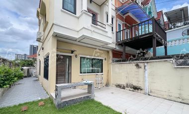 Продажа 4 спальни таунхаус в Mueang Nonthaburi, Нонтабури