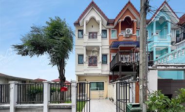 Продажа 4 спальни таунхаус в Mueang Nonthaburi, Нонтабури