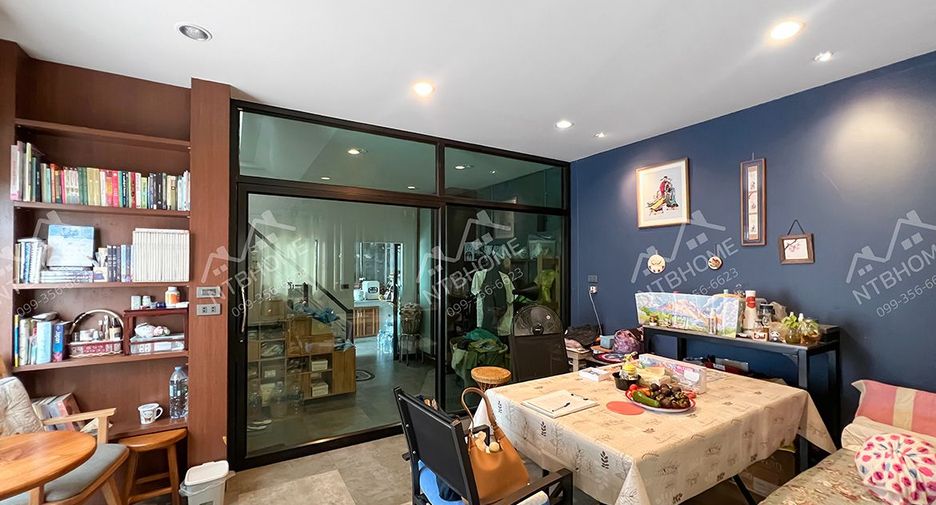À vendre 4 chambres maison de ville à Mueang Nonthaburi, Nonthaburi