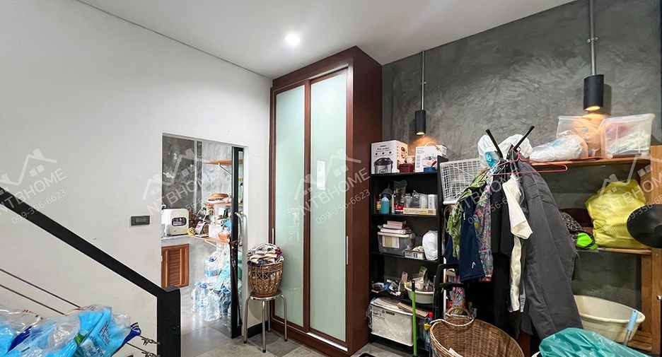 À vendre 4 chambres maison de ville à Mueang Nonthaburi, Nonthaburi