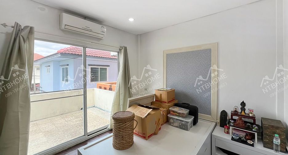 À vendre 4 chambres maison de ville à Mueang Nonthaburi, Nonthaburi