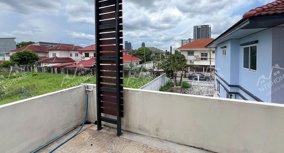 À vendre 4 chambres maison de ville à Mueang Nonthaburi, Nonthaburi