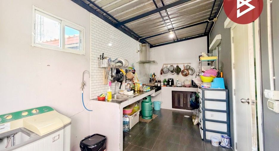 À vendre 4 chambres maison de ville à Khlong Luang, Pathum Thani