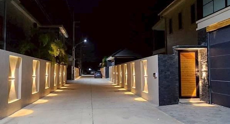 Villa en alquiler y en venta de 4 habitaciones en East Pattaya, Pattaya