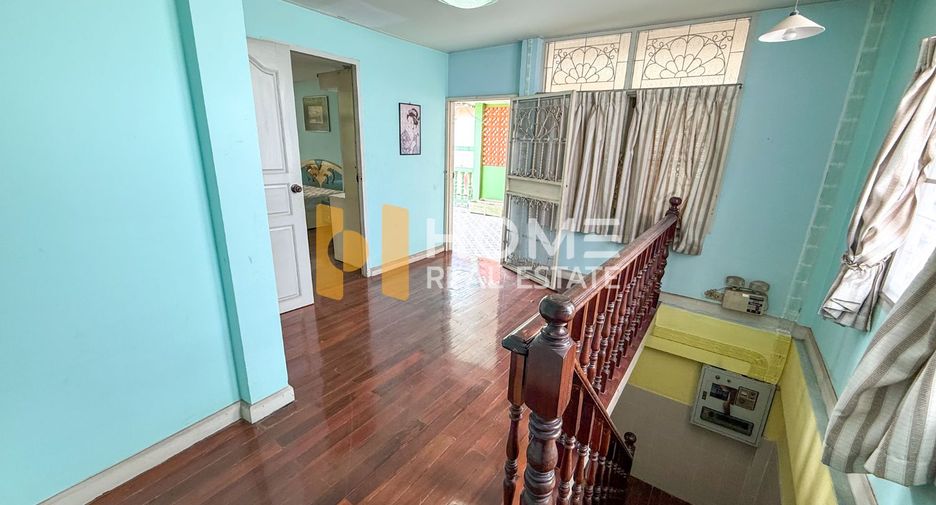 For sale 2 ベッドルーム house in Phra Khanong, Bangkok