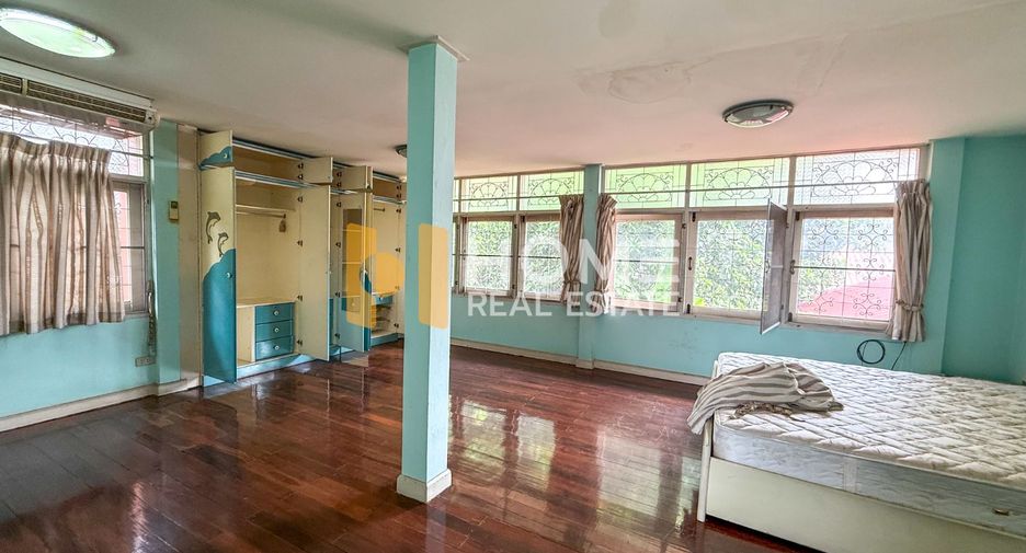 For sale 2 ベッドルーム house in Phra Khanong, Bangkok