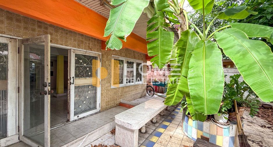 For sale 2 ベッドルーム house in Phra Khanong, Bangkok