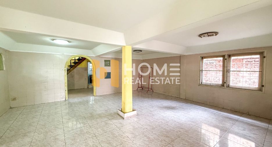 For sale 2 ベッドルーム house in Phra Khanong, Bangkok