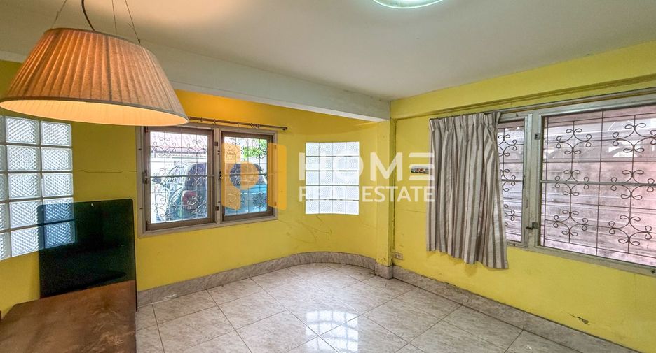 For sale 2 ベッドルーム house in Phra Khanong, Bangkok